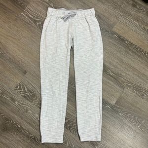 Lululemon On the Fly Ice Grey Pant Size 4 EUC Athletic Athleisure